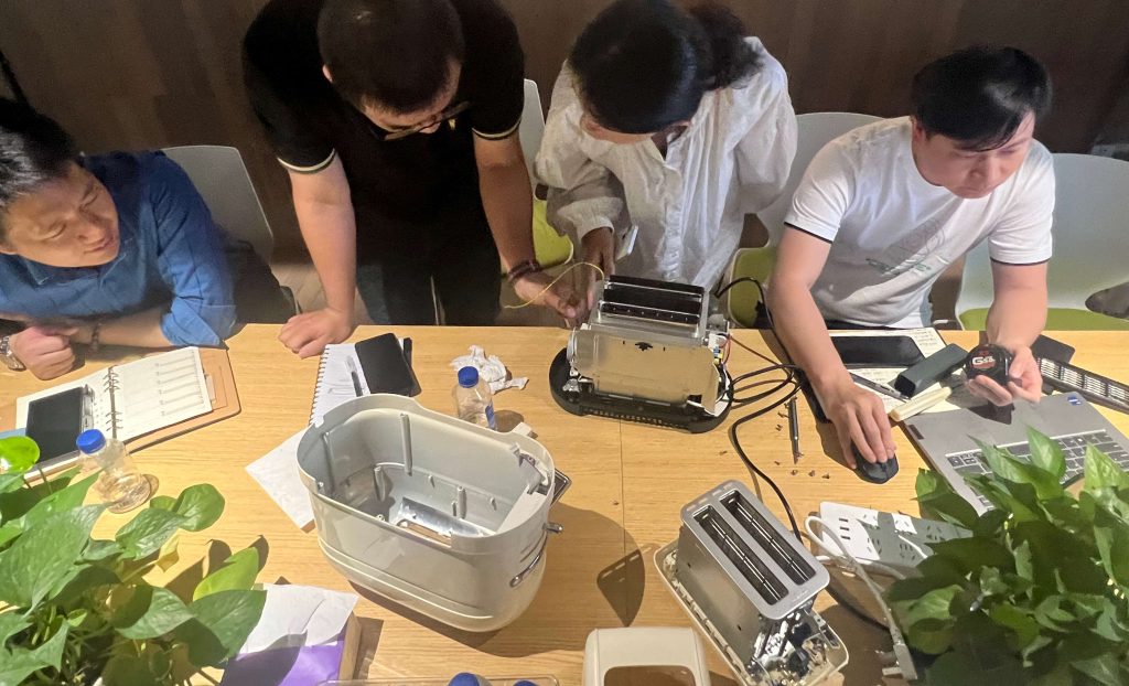 Toaster heating element detailed view